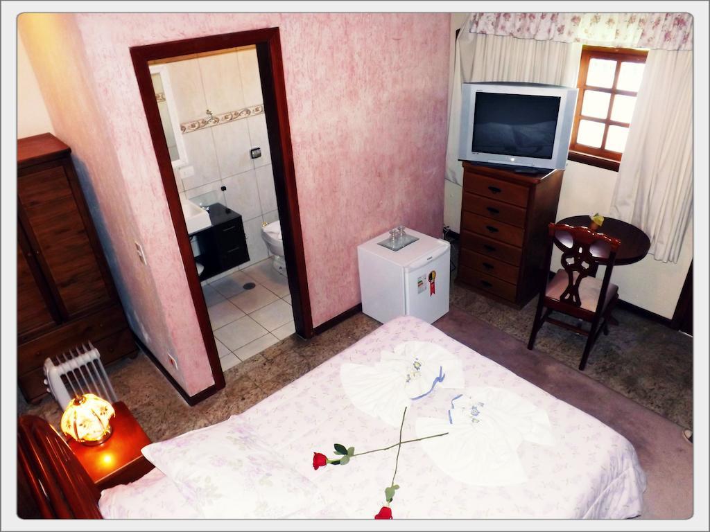 Pousada Das Rosas Campos do Jordao Phòng bức ảnh